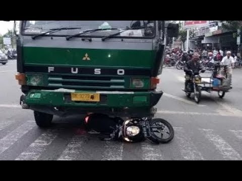 Identitas Mobil Truk Yang Menabrak /melindas motor di j 