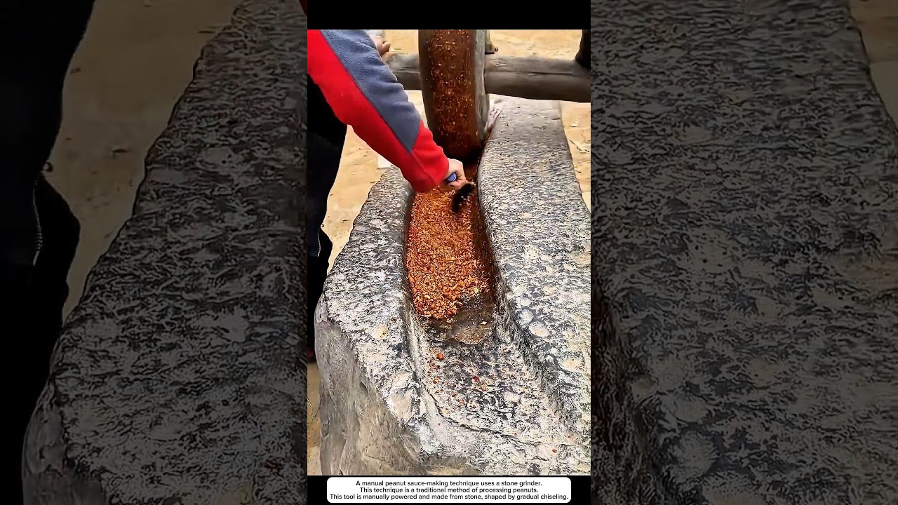 Technique for making peanut sauce manually using a stone grinder 