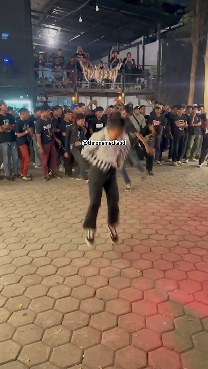 Kecil kecil cabe rawit nih #twostep #mosh #moshpit #gigs #rock #moshing #crowd #hckids #shorts