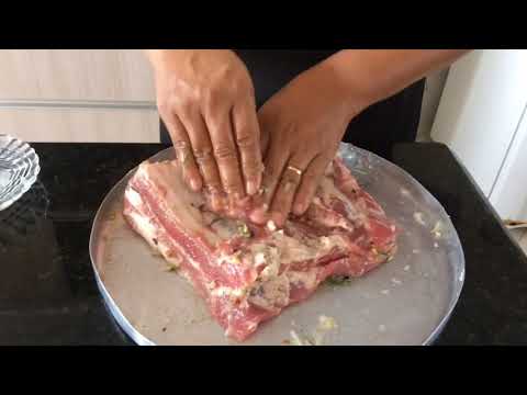 Vídeo: Como Cozinhar Costelas De Porco Marinadas