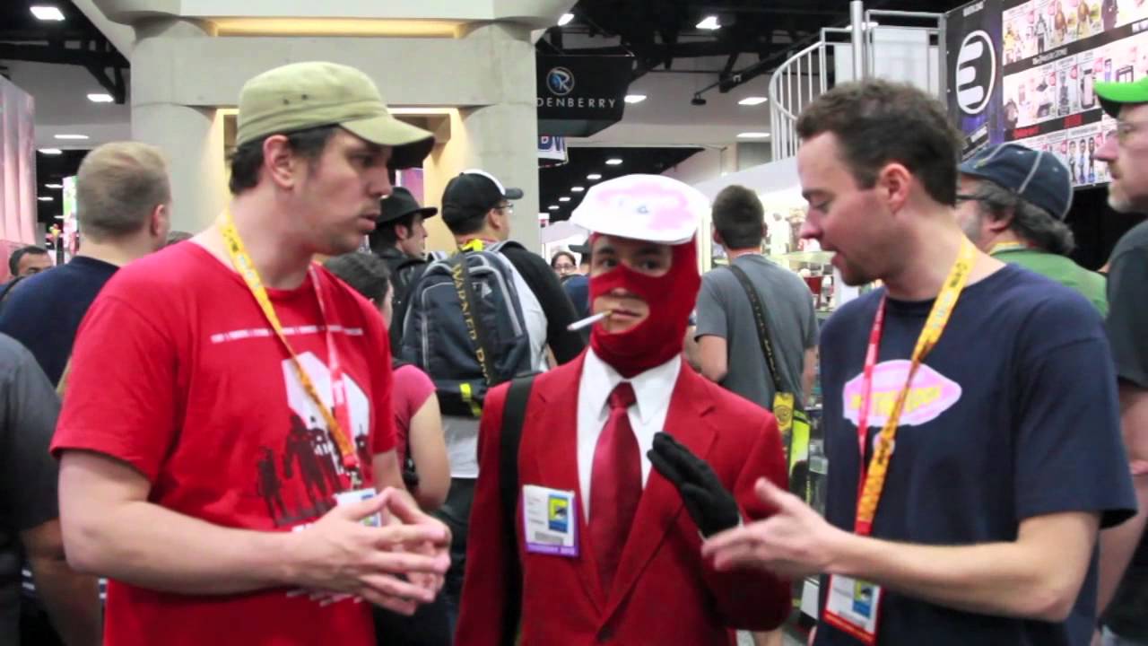 The Schmoes Know Movie Show - Top 5 Weirdest Costumes at Comic-Con 2012