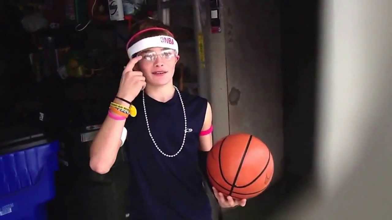 How to dress on the basketball court - YouTube