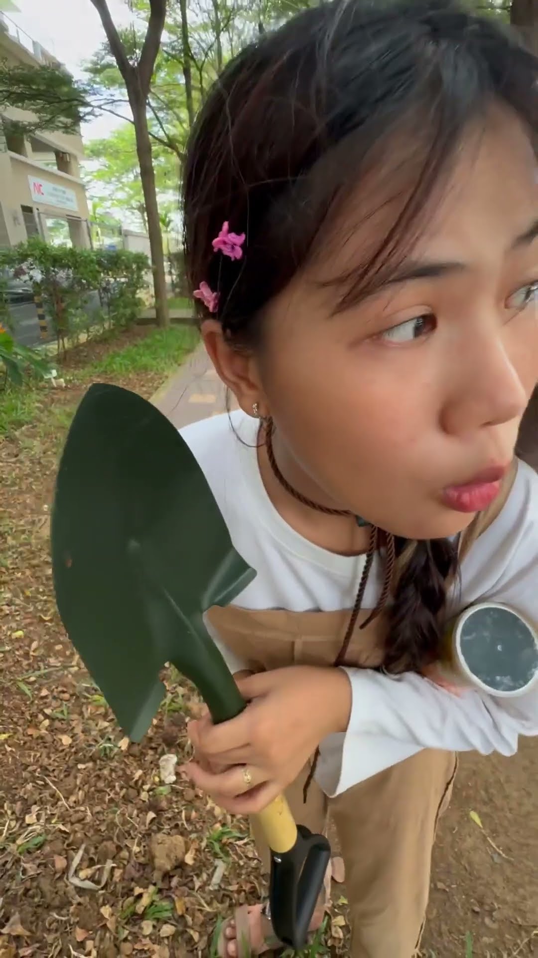 Giấu khoai tây chiên xuống đất || hide the fries #shorts