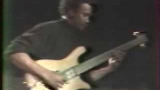 Video voorbeeld van "Toty - A Master and Genius of Bass Guitar from Madagascar"