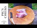 Quickly butcher pig&#39;s cheeks step by step pig butchery