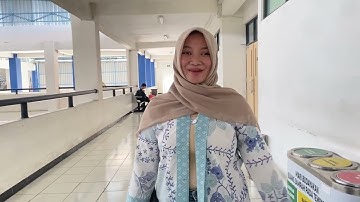 "Smart Home Security berbasis Sensor Gerak" menggunakan IoT untuk menjaga rumah secara real-time.