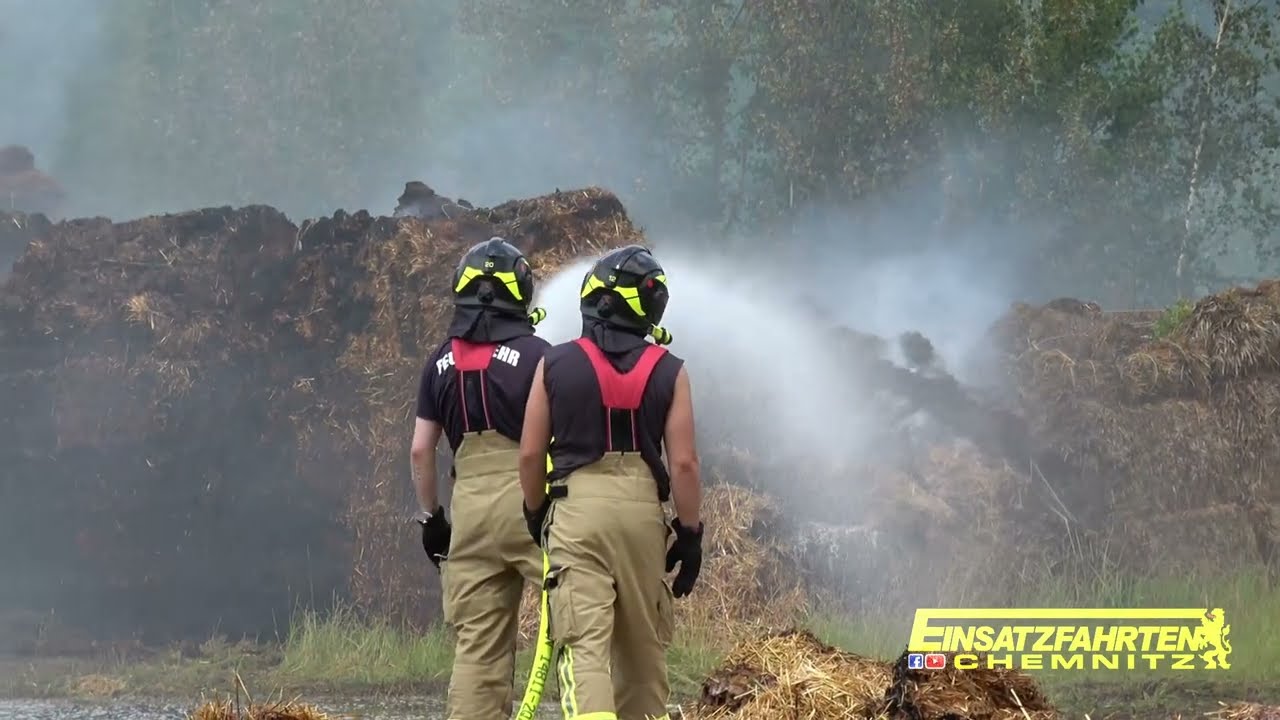 Großbrand in Rositz bei Altenburg: 1.000 Strohballen in Flammen