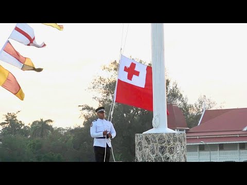Video: Tonga Sportler Paraden Ohne Hemd