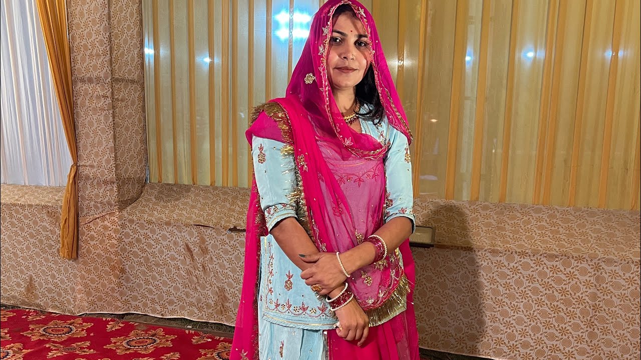 ￼ Wamiqa Gayi pehli bar Shaadi mein khana khane