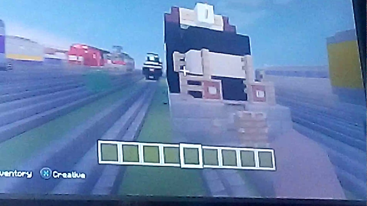 Reviewing Norfolk Southern SD40-2 Freight locomotive in Minecraft