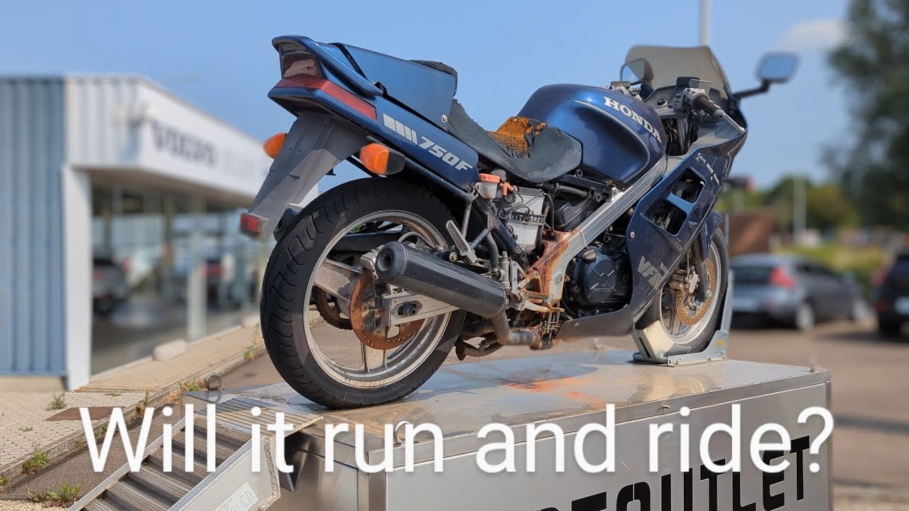 В подарок Honda VFR 750 F 1986 года! Сможем ли мы её завести и покатать после 7 лет простоя на ул...