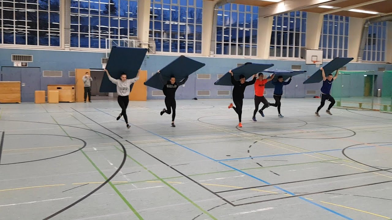 Training mit Abstand - Teil 50:  Kreativer Einsatz von Matten beim Aufwärmen und Kräftigen