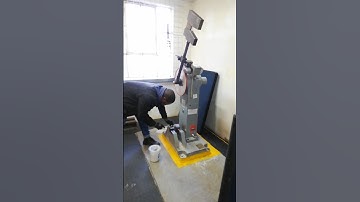 ESSAI DE DURETÉ CHARPY/ RESILIENCE TOUGHNESS TEST IN METALLURGICAL LABORATORY, V-NOTCH IMPACT