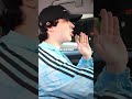 SPREEN SUBE A DESCONOCIDO A SU AUTO