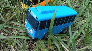 Menemukan Kumpulan Mainan Berjejer Rapi Bis Tayo, Helikopter, Angry Bird, Eskavator screenshot 4