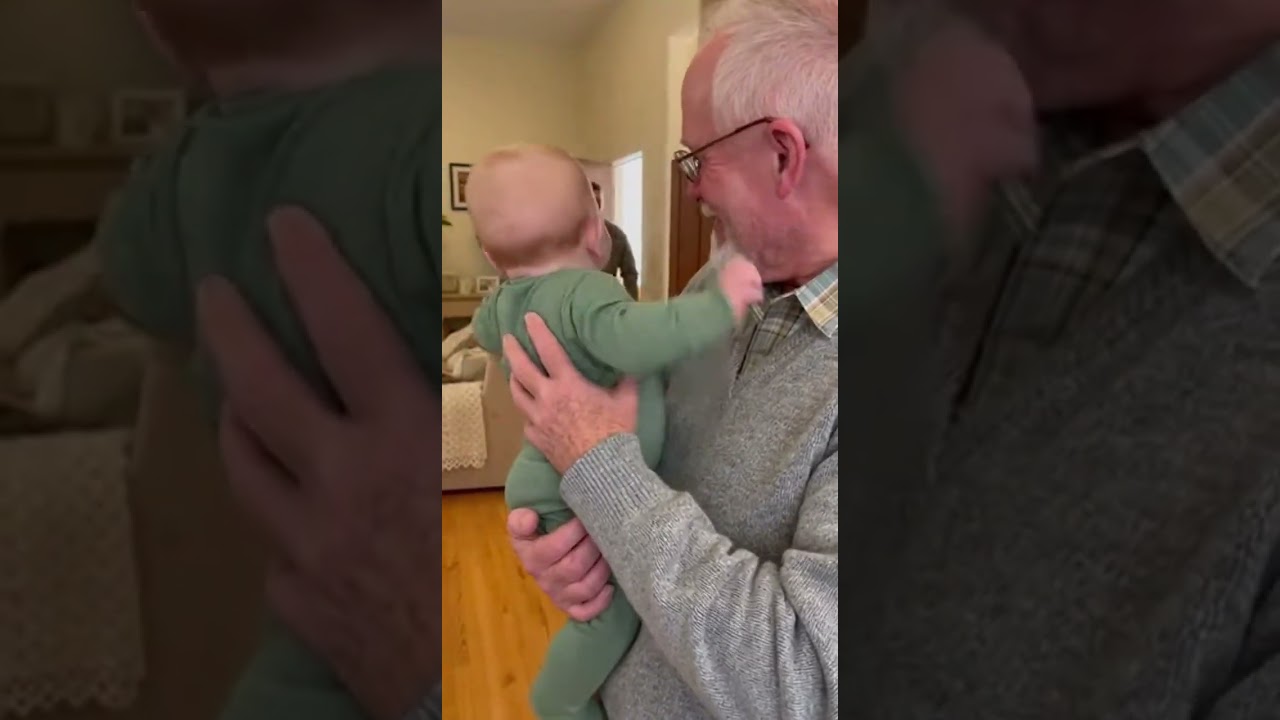 👴 Дедушка наклонился… У малышки были другие планы 😭🇺🇸