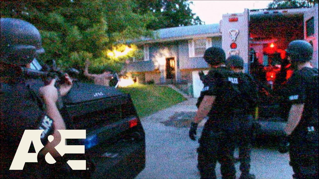⁣Kansas City SWAT: Shocking End to Hours-Long Standoff with Barricade Suspects | A&E