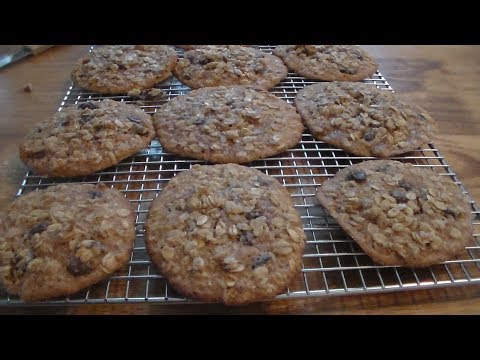 Low Sugar Oatmeal Raisin Cookies