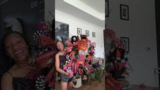 I Look Good! #wreathmaker #halloween #handmadeseller #luxurywreath #healesshorseman #smallbusiness