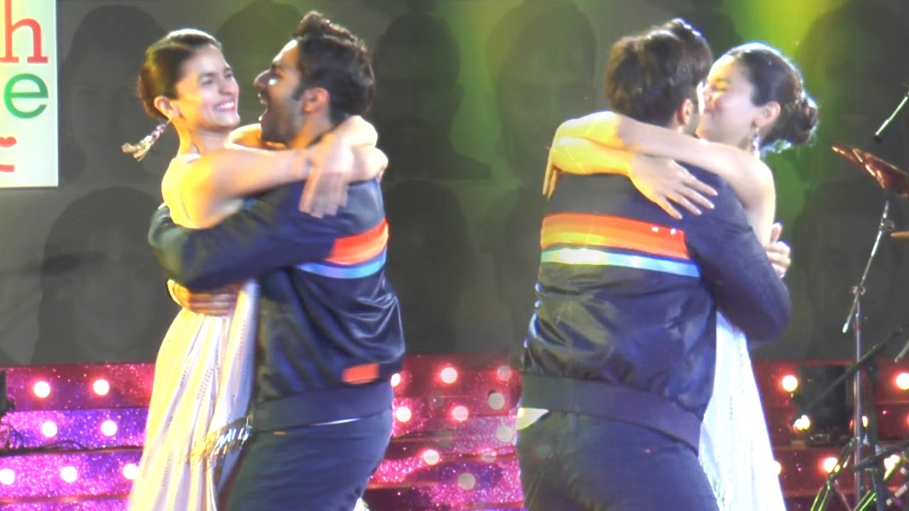 Alia Bhatt & Varun Dhawan's CUTE Moments At Badrinath Ki Dulhaniya Promotions
