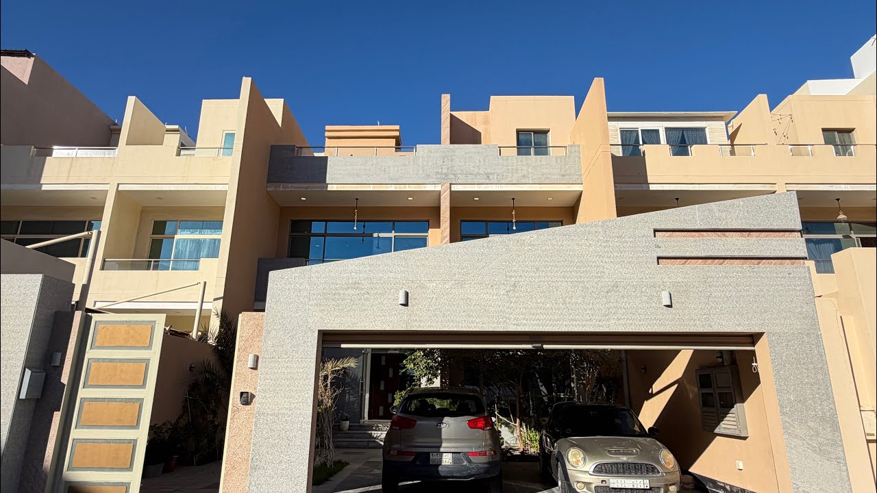 LUXURIOUS VILLA IN AMWAJ / SPACIOUS / PRIVATE BEACH, RENT PRICE 3200 BD