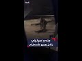 جندي إسرائيلي يعتدي بالضرب على شاب فلسطيني جريح في قلقيلية شمال الضفة الغربية 
