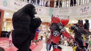 Huge King Kong Dancing Battle Transformer Mirage Costume In the Mall screenshot 3
