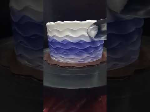 Cara membuat motif gelombang pada kue tar hanya menggunakan sendok makan