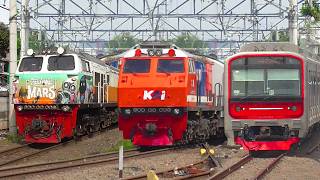 WOW! RAMAINYA KERETA API SPESIAL, KRL, Lokomotif Di Wesel Stasiun Pasar Senen Saat KA Serayu Anjlok
