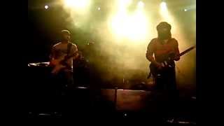 gugun blues shelter opening perform in jackloth (live)