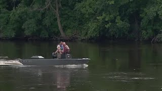 Search continues for man who went under in Mississippi River