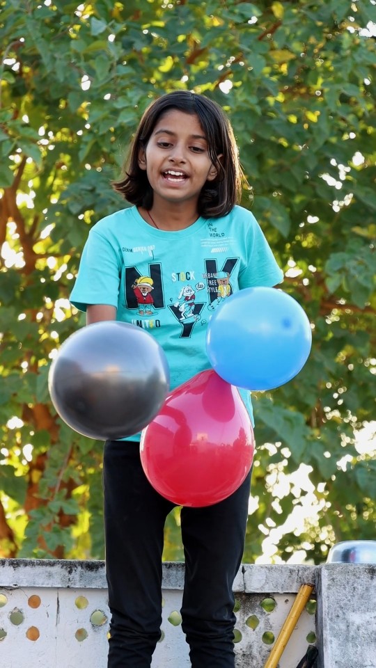 Mansi ne Balloon Fod Diya ?? #shorts #balloon #funnyvideo #sister