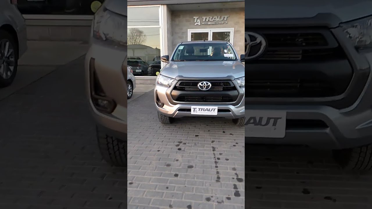 TOYOTA HILUX 4X4 DC SR 2.8 TDI 6 AT GRIS PLATA 2024 TRAUT
