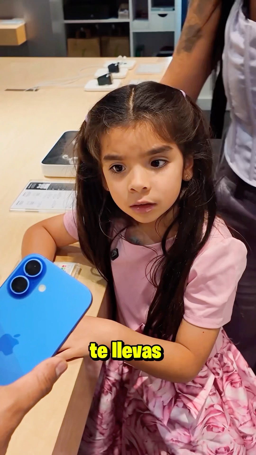 Mi hija Salomé me pide un IPHONE?