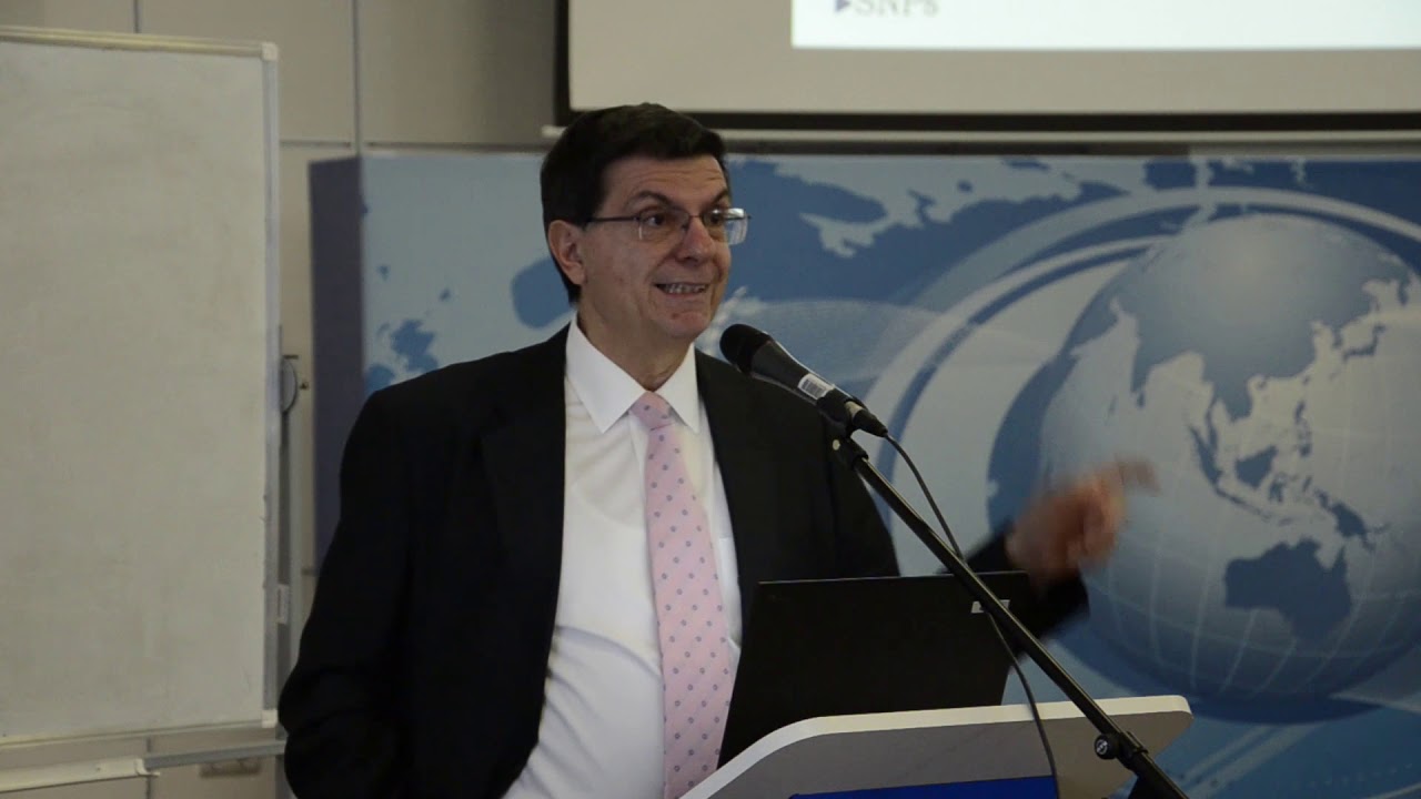 Преждевременные роды Джан Карло язык Английский