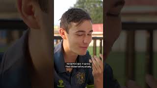 British Footballers try Korean Fried Chicken for the first time