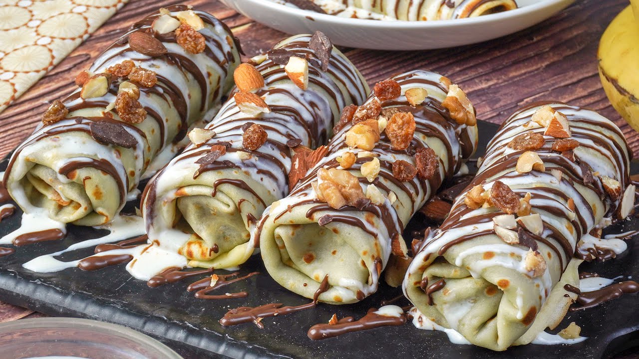 كريب المطاعم أو المقاهي محشي بالموز و الشوكولاتة - مع طريقة عمل الصلصة البيضاء