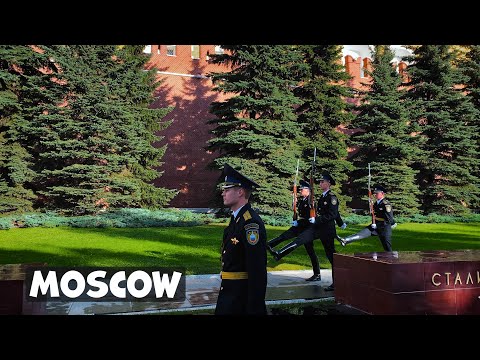 Video: Kremlin wall. Who is buried at the Kremlin wall? Eternal flame at the Kremlin wall