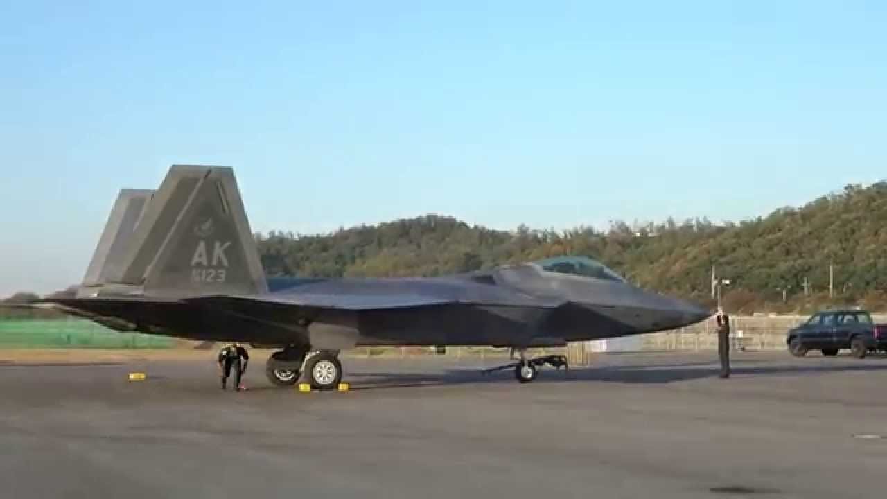 2015 Seoul ADEX F-22 Raptor Taxing(A7R II, 4K) - YouTube