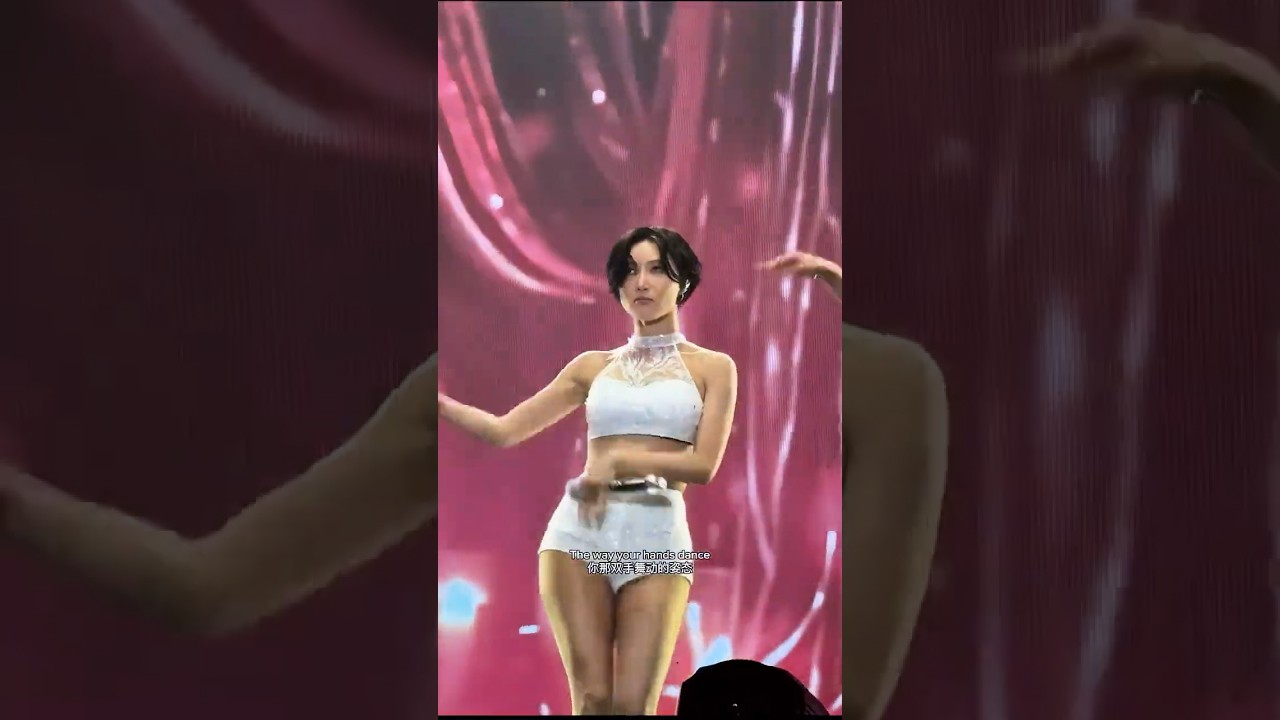 She Turned Back With That Grin… | HWASA "Piano Man" 2026 auf YouTube ansehen She Turned Back With That Grin… | HWASA "Piano Man" 2026 auf YouTube ansehen