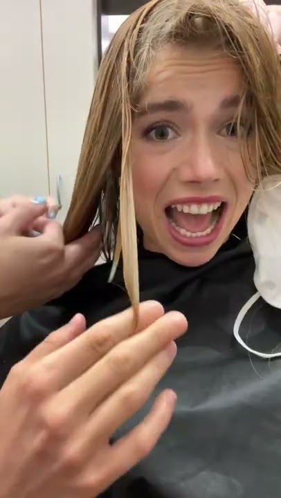 Clara \u0026 Elisa Haare ab 😱 Kurze Haare beim Friseur schneiden! Papa live Reaktion | Mamiseelen