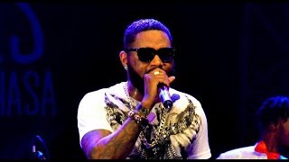 FERRE GOLA CHANTE FALLY IPUPA AU COMPLEXE SCOLAIRE QUARTIER LATIN