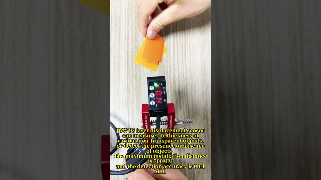 Laser displacement sensor 400mm SN 10um Repeatability 650nm 