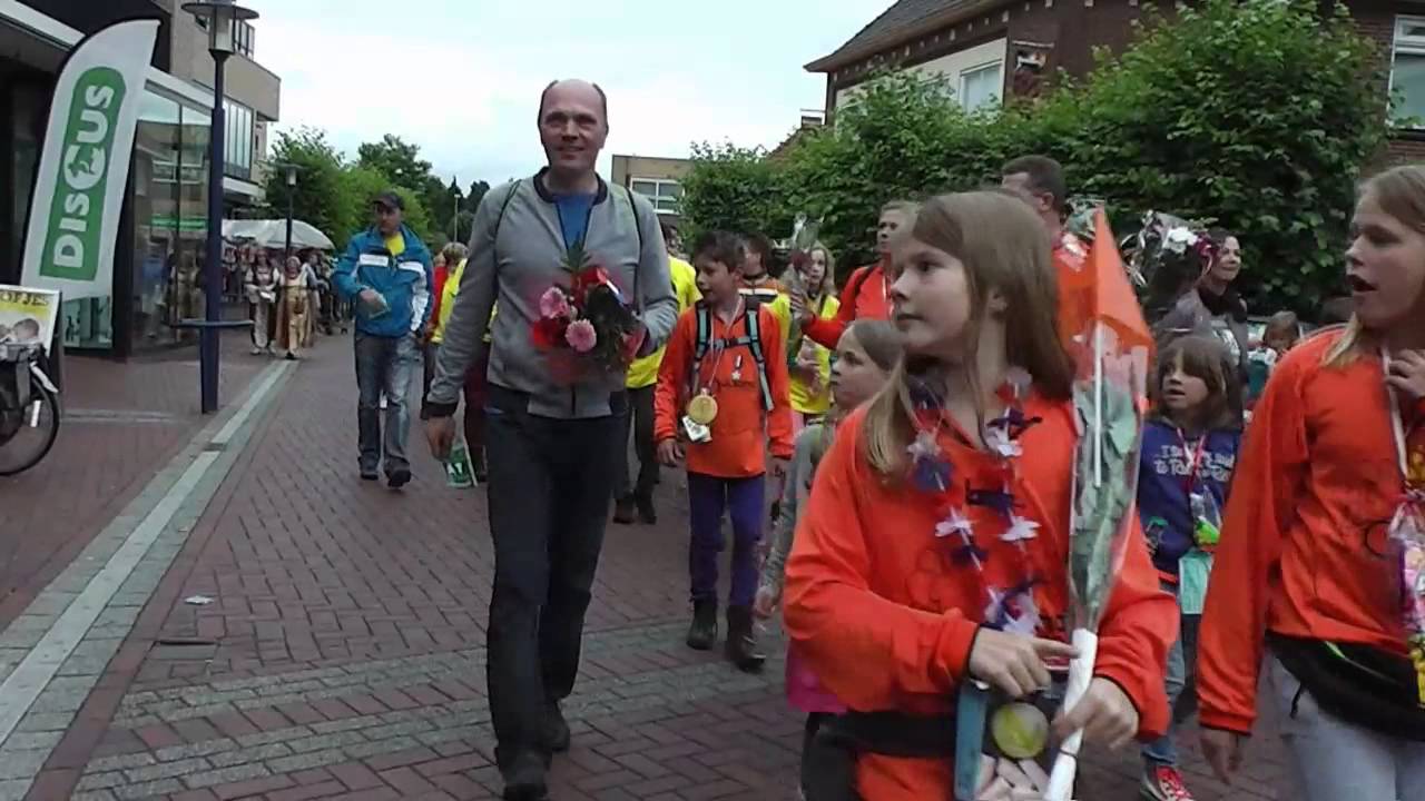 Intocht Avondvierdaagse Eibergen 2014