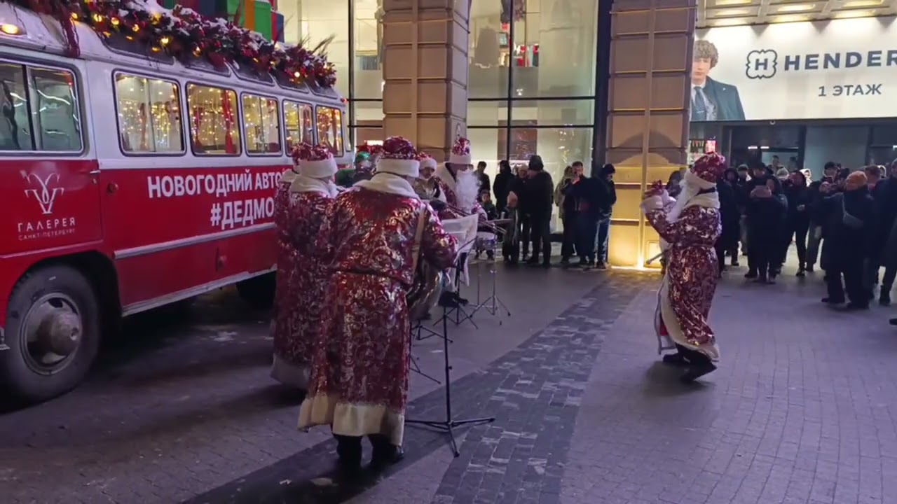 ПИТЕР🌲Новогодний Дедморобус😍колесит с песнями❄