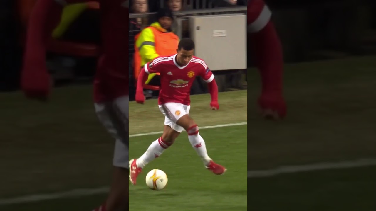 Memphis Depay beautiful nutmeg skill 😍 