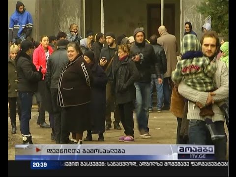 გასახლება დაპირისპირების ფონზე - დევნილი ოჯახები ყოფილი სამხედრო ჰოსპიტალიდან გაჰყავთ