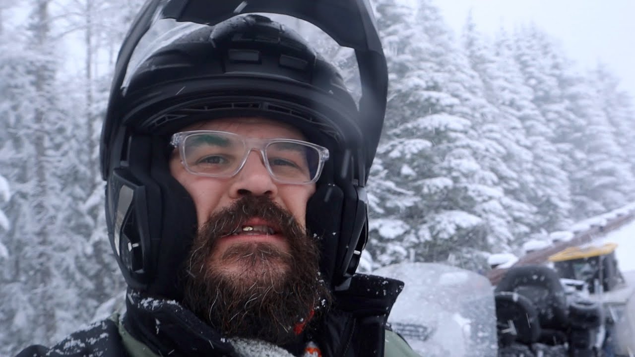 Goldwing towing new trailer, snow in the way. (Randy you all ready know