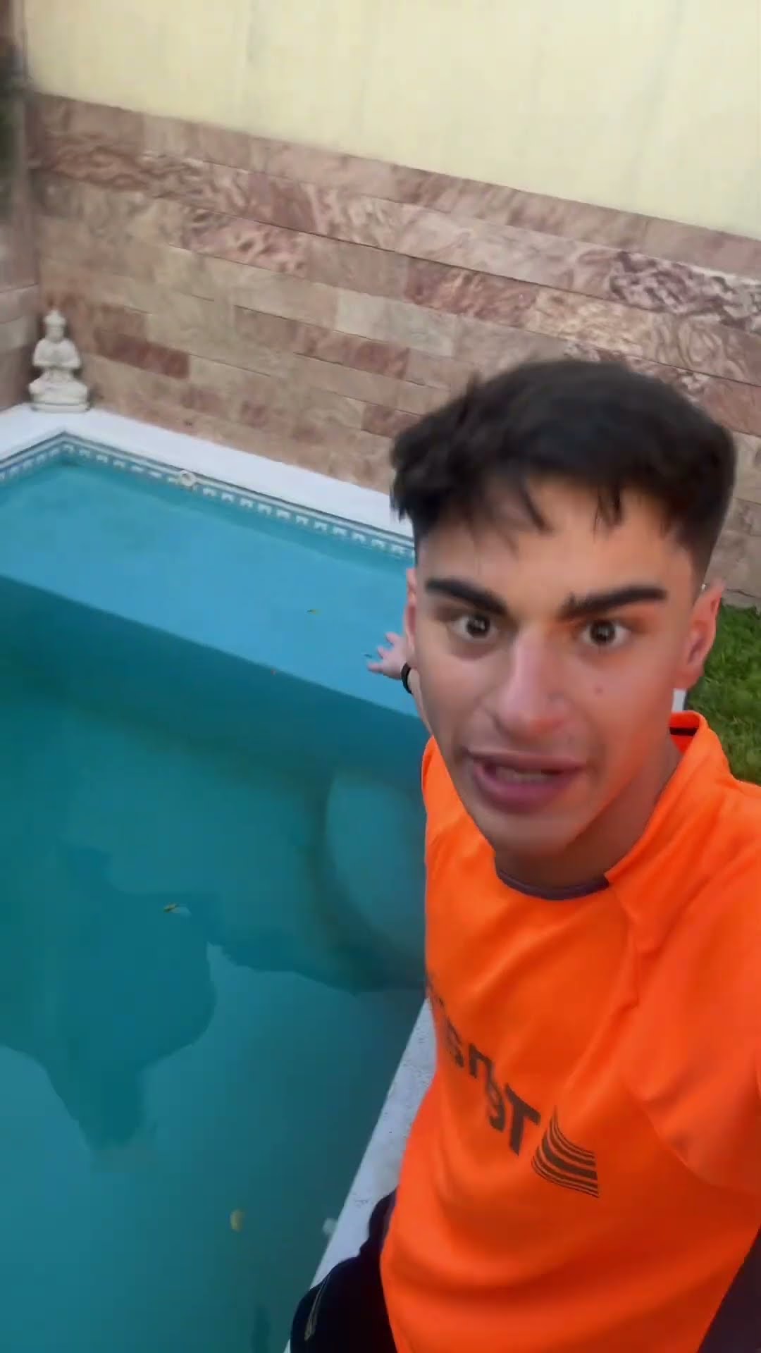 MI PILETA PARECE UN RIO ??