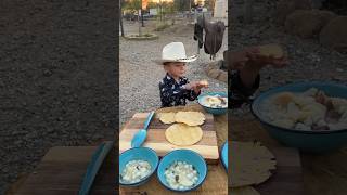 El Agusto Comiendo Y Bailando